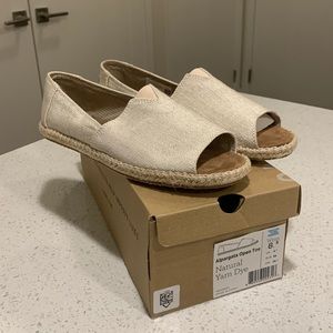 TOMS “Alpargata Open Toe” Natural Yarn Dye, Woman’s size 8.5 US. Never worn!